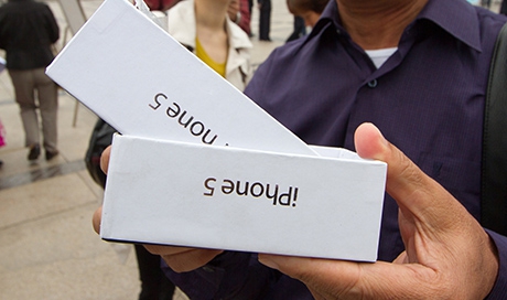 iPhone 5 в России: продажи стартуют с 75 000 рублей за штуку!